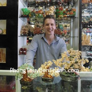 Mr Christopher - khách hàng mua Cây tài lộc thạch anh CA215