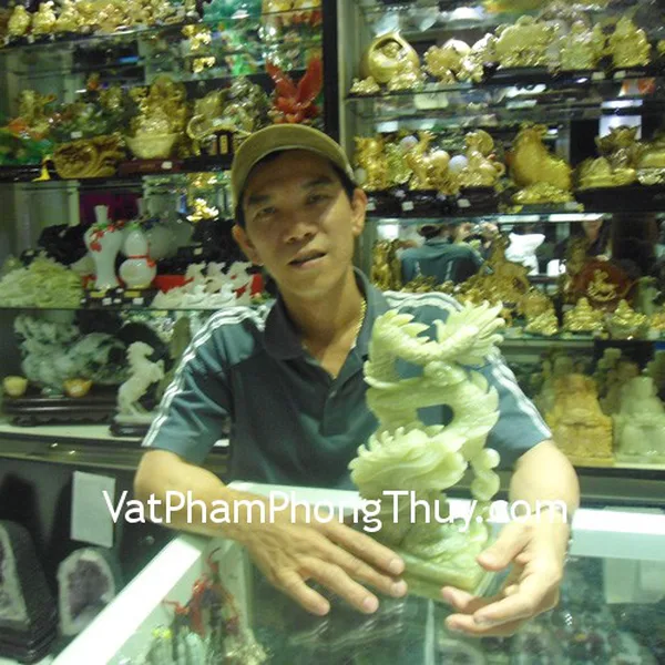 Anh Phi - khách hàng mua rồng cẩm thạch đứng N074