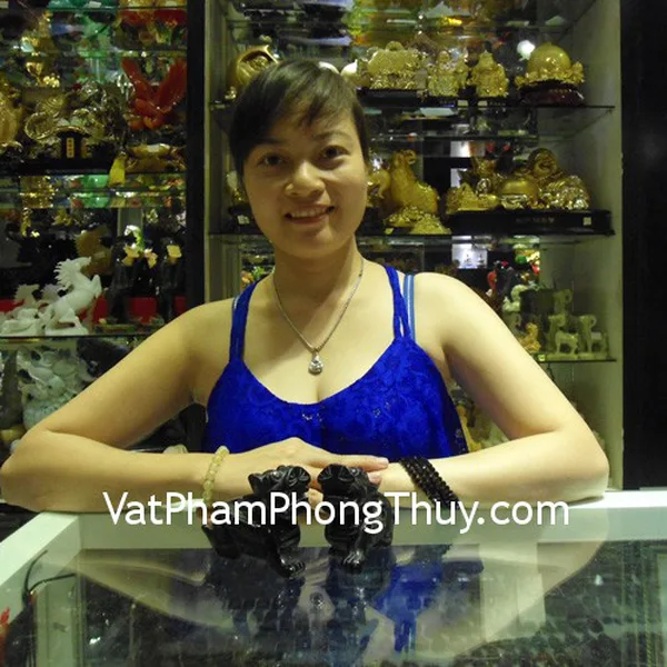 Chị Kim Anh - khách hàng mua tỳ hưu hắc ngà nhỏ HM012