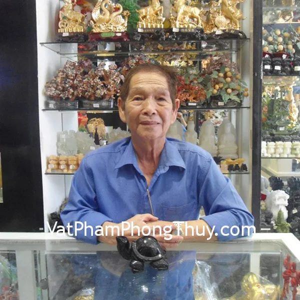 Chú Hòa - khách hàng mua tượng rùa đá hắc ngà HM080