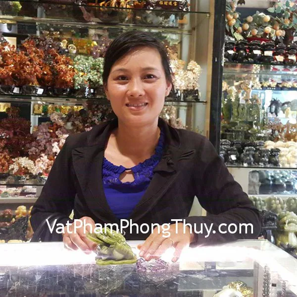Chị Dung - khách hàng mua mặt phật di lạc phỉ thúy S6321, mặt quan âm phỉ thúy S6322, chuỗi thạch anh tím xen hạt vàng S6216-1637 và thiềm thừ lam ngọc GM024