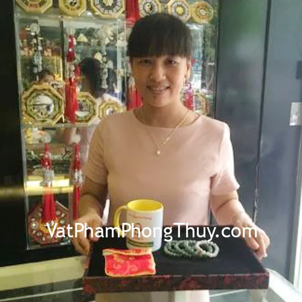 Chị Hiền- khách hàng mua Chuỗi Phỉ Thúy xanh đậm A+ 10 li S6397 và chuỗi Phỉ Thúy xanh đậm A+ 8 li S6398