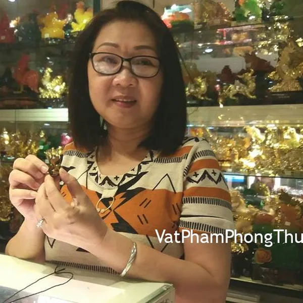 Chị Phượng - khách hàng mua mặt hồ ly đá mắt mèo dáng đẹp S6346