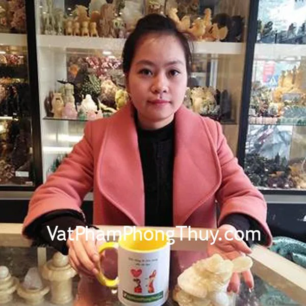 Chị Hoa - khách hàng mua thiềm thừ cẩm thạch tây tạng CTT-S