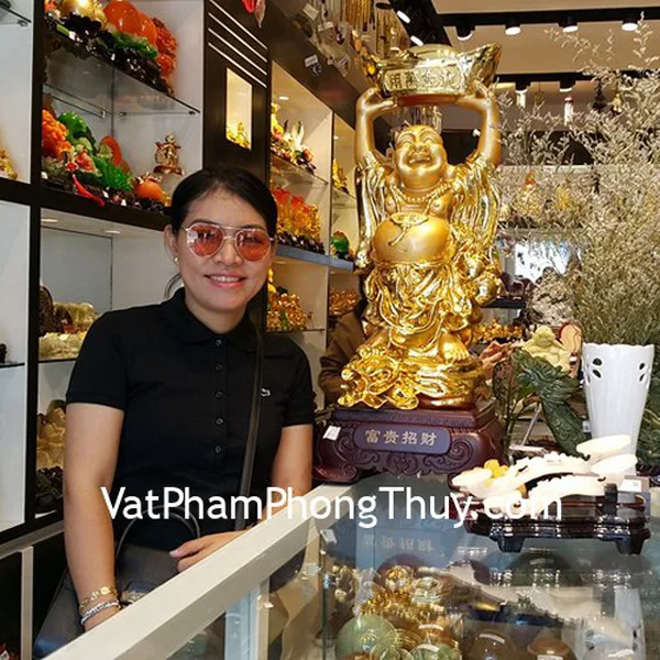Chị Nguyên - khách hàng mua gậy như ý bạch ngọc M066, GM074 và bồn tụ bảo hoàng long GM073