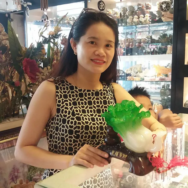 Chị Tuyên - khách hàng mua bắp cải trên hồ lô C166A