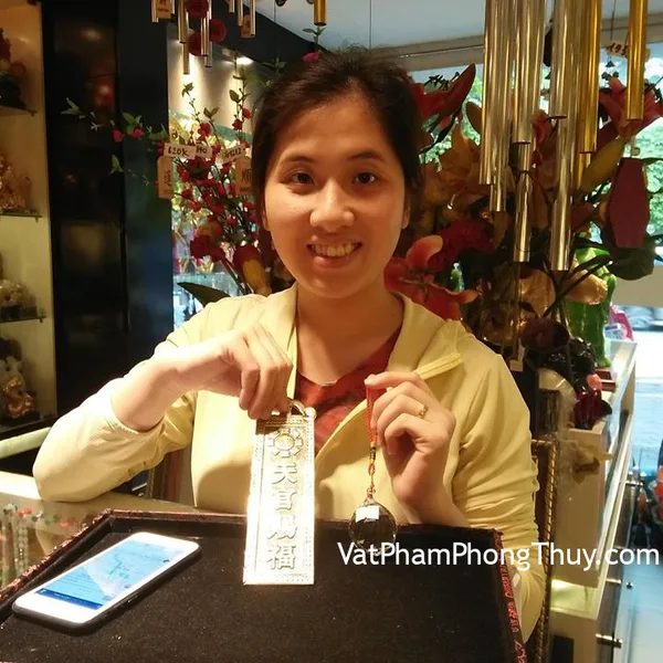 Chị Hằng - Khách hàng mua Kim Bài Thiên Quan Tứ Phước CC1160, quả cầu pha lê đa giác trung S6475