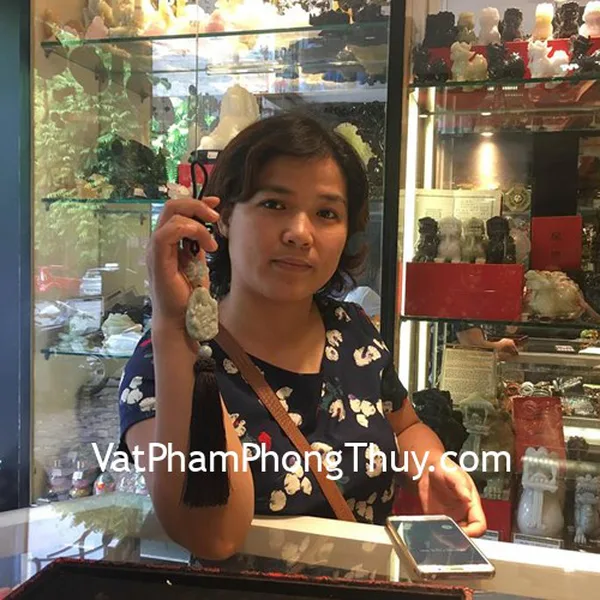 Chị Huệ- Khách hàng mua Ngọc bội Quan âm phỉ thúy A+ S6419