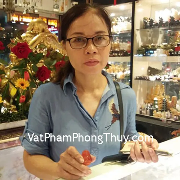 Chị Trúc - khách hàng mua mặt phật bản mệnh mã não đỏ S6337-7