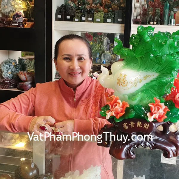 Cô Hai - khách hàng mua Bắp cải xanh Phú quý tụ tài LN065