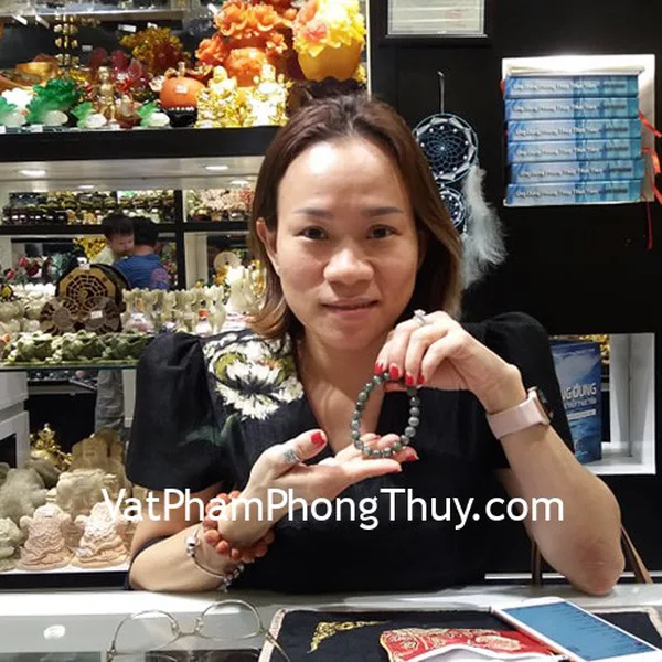 Chị Thủy - khách hàng mua chuỗi thạch anh tóc xanh A+ S6650-S3-5271