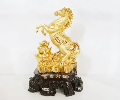 Ngựa xanh có kim nguyên bảo trên đống tiền vàng - Phú quý tiền trình G108A