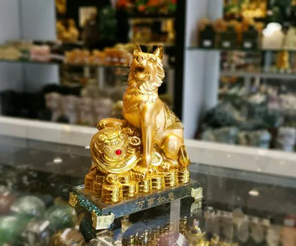 Chó săn vàng trên như ý đế thuỷ tinh trung - Vạn sự như ý C029A