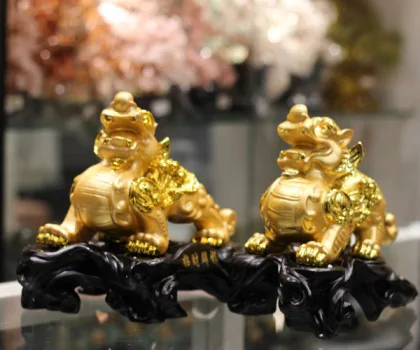 Tỳ hưu vàng trên đế gỗ vân mây - Nạp phước bích tà/ Chiêu tài bích tà C049A