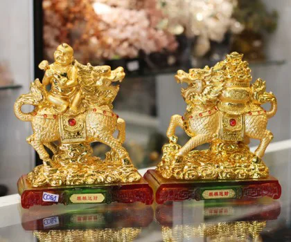 Kỳ lân cõng đồng tử trên túi vàng đế lưu ly - Kỳ lân tống tử/ Kỳ lân tống tài C084A