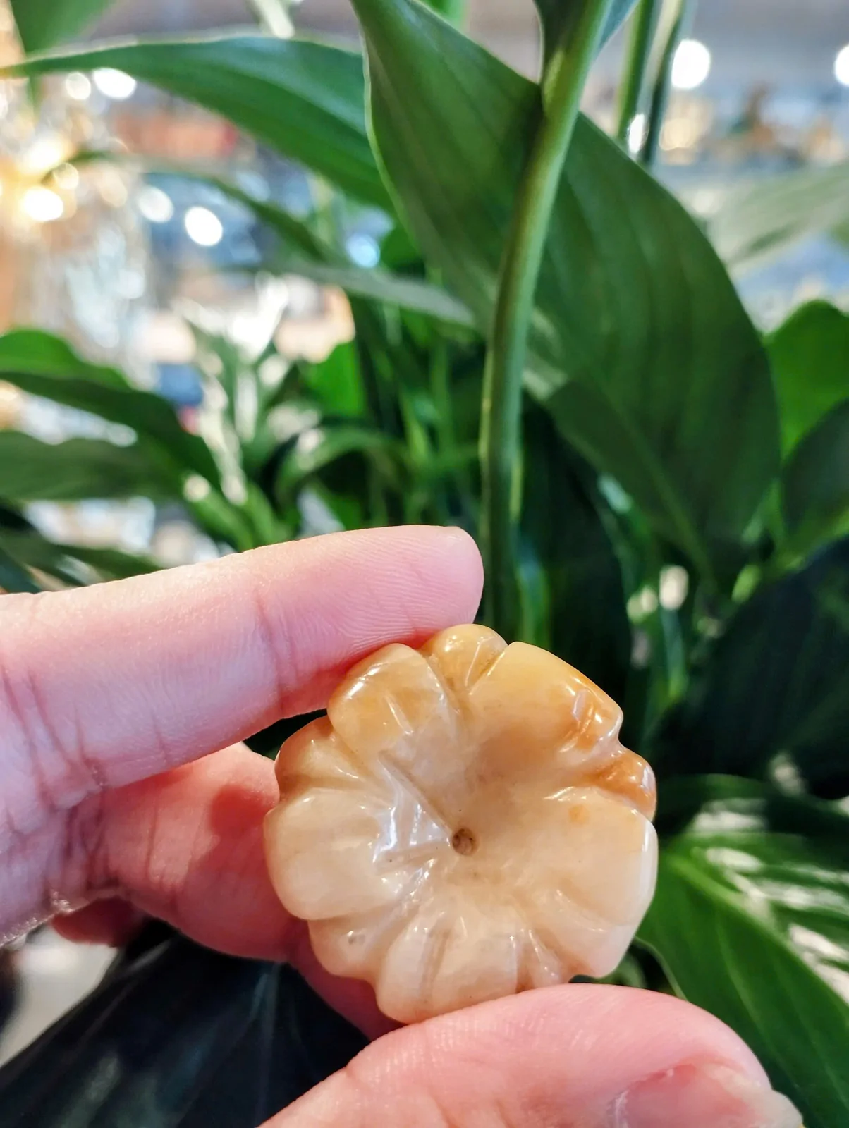 Mẫu đơn đeo cổ đá Hoàng Long vừa S137