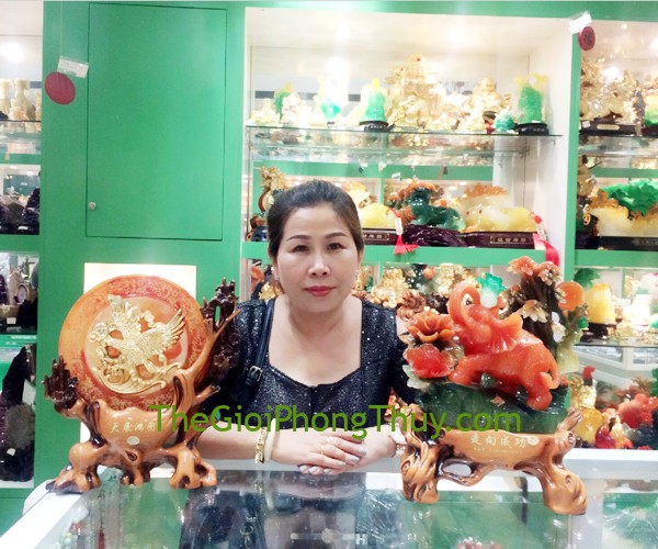 Cô Nhàn - Khách hàng mua Voi đỏ có cải, mẫu đơn FH364G,Đại bàng trong trăng đỏ FH483G