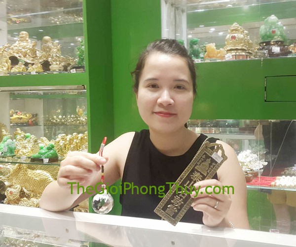 Chị Linh-Khách hàng mua Kim Bài Thiên Quan Tứ Phước FCC1160 và Quả Cầu Treo Pha Lê FS1127