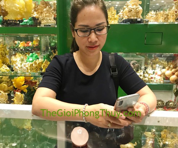 Chị Mai-Khách hàng mua Chuỗi thanh kim A Nam Mỹ	FS6266-F3-1286,Chuỗi thạch anh dâu đỏ Uruguay A+(14g)	FS6359-F3-1400 và Quả cầu thạch anh hồng FM181-F3-646.
