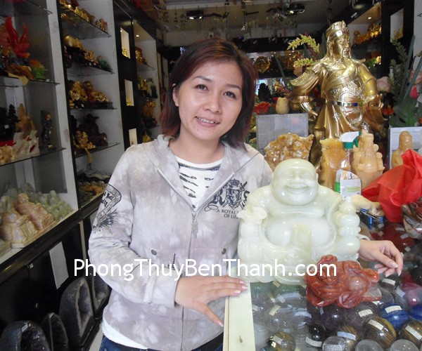 Chị Nhung - khách hàng mua cóc ngọc Hoàng Long TT-HL-10570 và Phật Di Lạc PDL-CTN