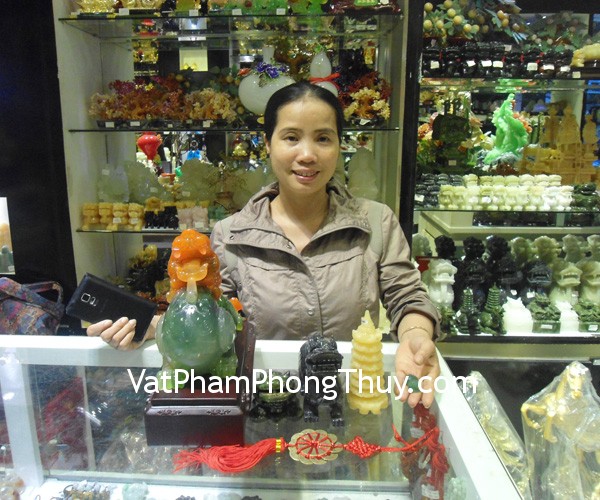 Chị Thơ - khách hàng mua tỳ hưu Bắc Kinh đen trung BKD-M, cóc lam ngọc H024, tháp Văn Xương M023, mặt tỳ hưu trang sức S932