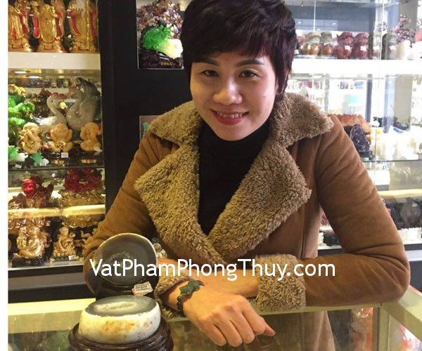Chị Hoa- khách hàng mua bồn tụ bảo thạch anh, vòng tay ngọc Phỉ thúy và tỳ hưu đá ngọc Đông linh