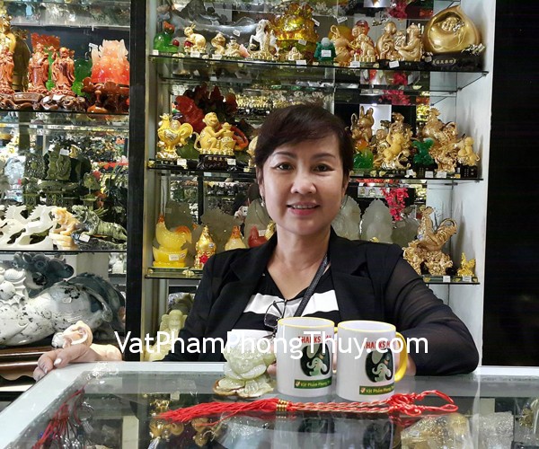 Cô Hạnh - khách hàng mua thiềm thừ cẩm thạch chuẩn CTT-S, mặt tỳ hưu phỉ thúy S5151-4253, bột tẩy uế BTU xâu tiền chiêu tài CC1134 và CC2024