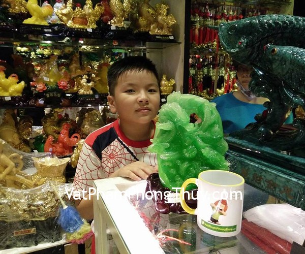 Gia đình bé Khoa - khách hàng mua tượng rồng xanh K159M