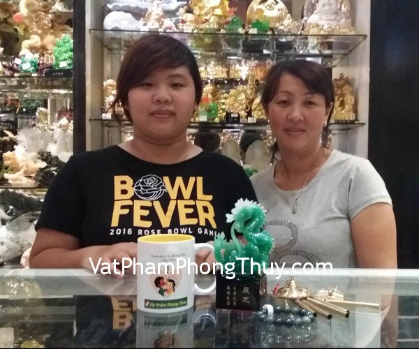Chị Thảo - khách hàng mua chuông gió D224, tượng rồng xanh K157M và chuỗi mã não rong biển S6452