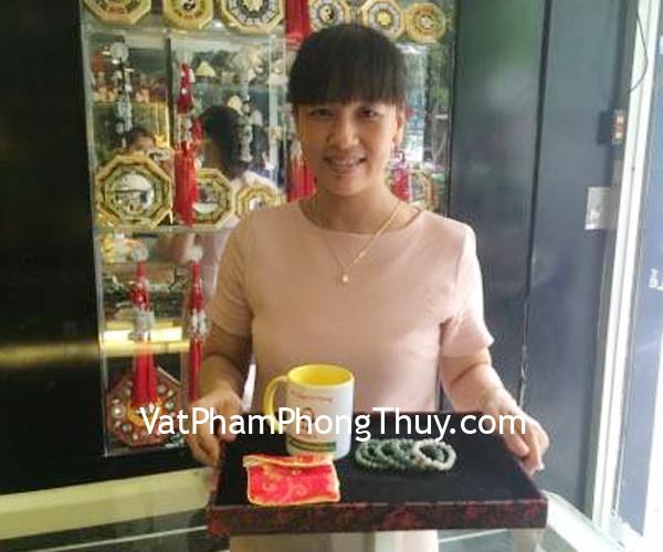 Chị Hiền- khách hàng mua Chuỗi Phỉ Thúy xanh đậm A+ 10 li S6397 và chuỗi Phỉ Thúy xanh đậm A+ 8 li S6398