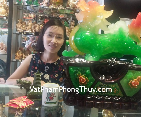 Chị Hồng-khách hàng mua tỳ hưu xanh lớn H103G, ngọc bội may mắn Phỉ thúy S6505-S3-2898, phật bản mệnh ngọc Phỉ thúy S6507-7 và long quy xanh cõng tháp GM029