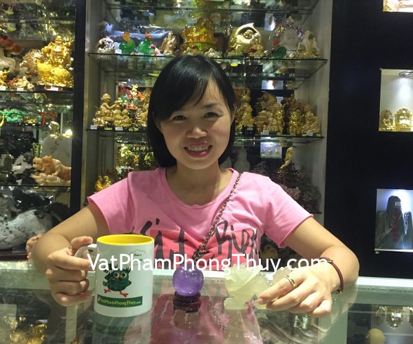 Chị Nhung-khách hàng mua bộ 12 con giáp thanh ngọc M113, quả cầu thạch anh tím GM142-S3-1436