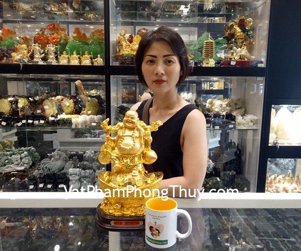 Chị Ly Hương - khách hàng mua tượng phật di lạc G148A