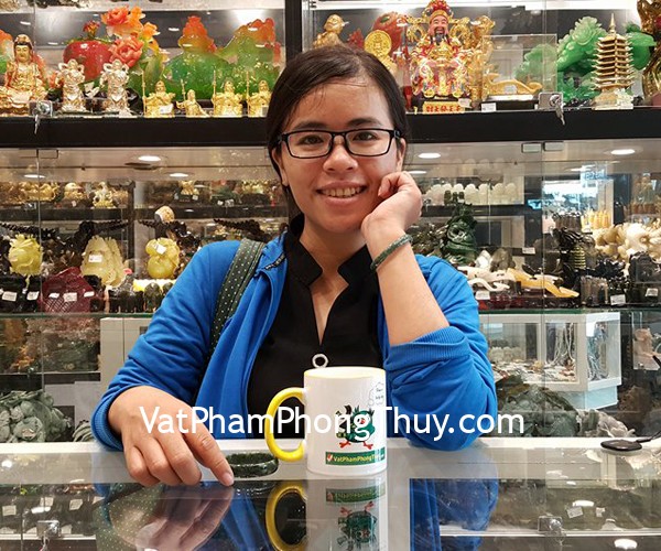 Chị Ngọc Thanh - khách hàng mua vòng ngọc phỉ thúy VM103-3650, phật bản mệnh phỉ thúy trung S6507-4, S6507-5 và phật bản mệnh đá mắt mèo S6339-6