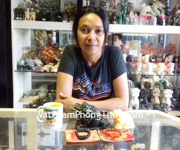Chị Mỹ Phương - khách hàng mua Thiềm thừ Lam ngọc GM023, Thiềm thừ Hoàng long GM022, Chuỗi tỳ hưu hắc ngà S6687, Chuỗi tỳ hưu mã não đỏ S6001