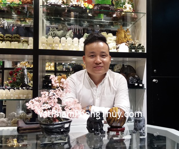 Anh Đuôn - khách hàng mua tượng tỳ hưu Bắc Kinh BKD-M, quả cầu mắt mèo M183 và cây tài lộc thạch anh KC078