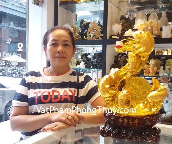 Chị Hồng Thu - khách hàng mua tượng cá chép C092A